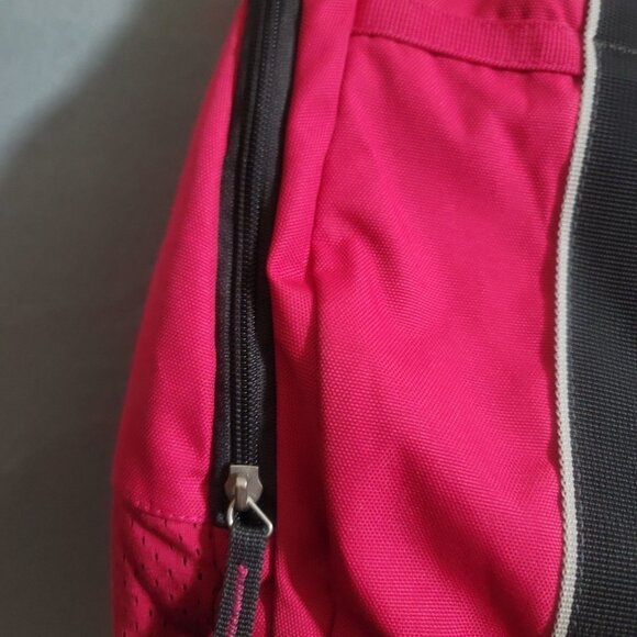 Nike Bag Medium Red Black Duffel Expandable Travel Tote Training Sportswear 22" - Picture 3 of 6